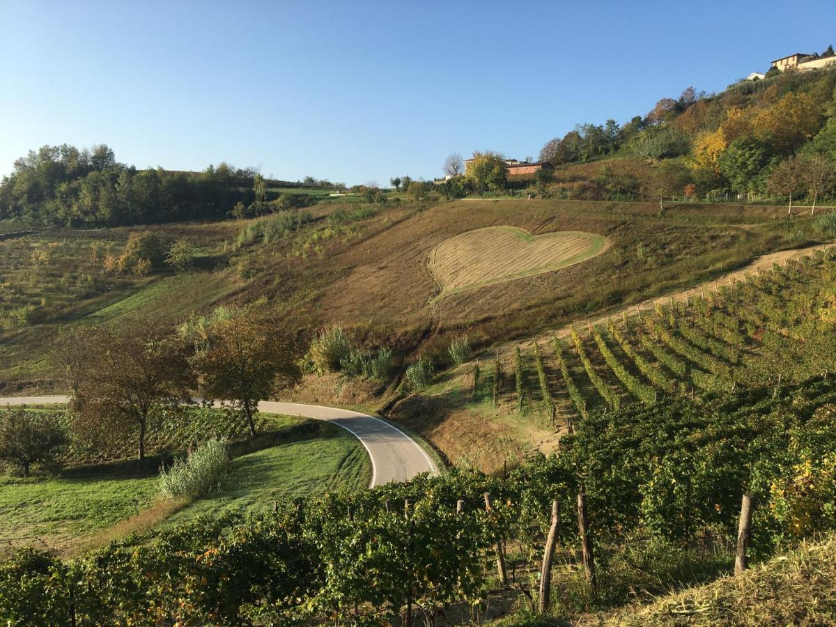 Takápradalù Vila Cisterna dʼAsti Exterior foto
